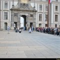 Prague - la releve de la garde du Chateau 001